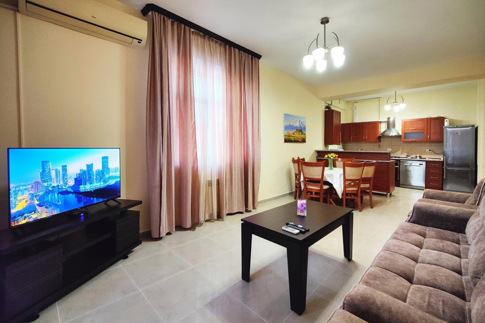 3 Bedroom Apartment In Homey Residence 예레반 외부 사진